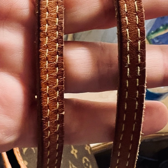 Authentic Louis Vuitton Neverfull MM Tote - Picture 11 of 11